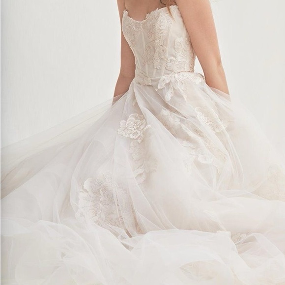 Willoby Harmony Wedding Dress - Picture 2 of 7